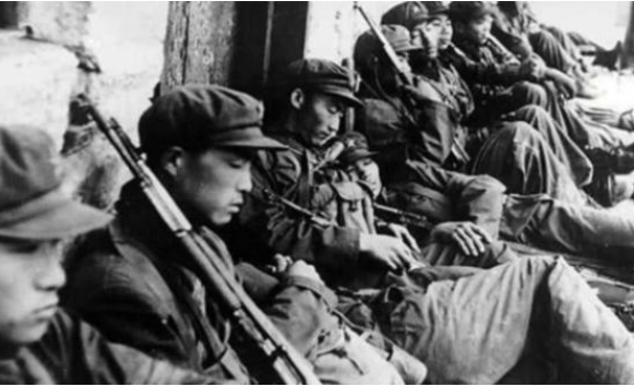 35年前,31名突擊隊員接到密令,最後有多少個人走出戰場? 35年前,31名突擊隊員接到密令,最後有多少個人走出戰場?