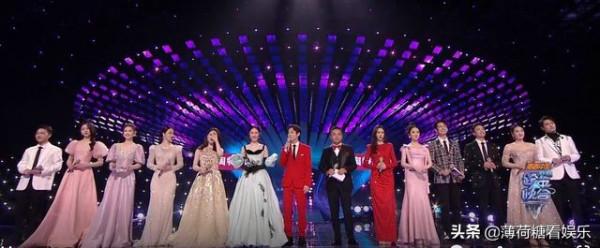 湖南衛視跨年晚會集體翻車，14位主持人亂成團，多位明星唱歌跑調
