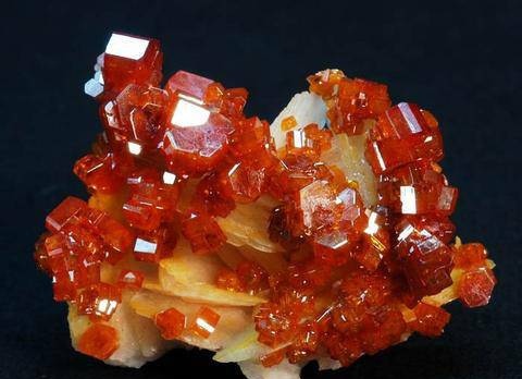 100種漂亮礦石，讓你大開眼界！還有鑑別方法哦