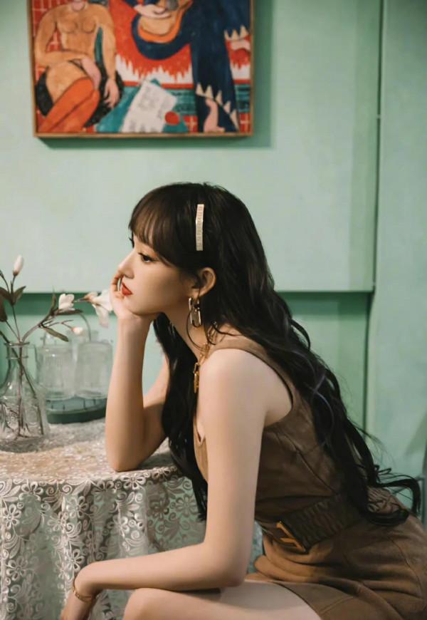 程瀟落葉棕背心裙，這樣的女孩子有誰不喜歡？