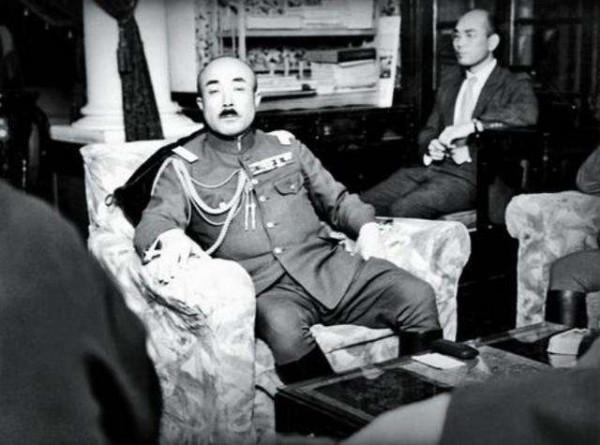 1942年，一偽軍中將給粟裕送了盒煙，粟裕看後臉色大變：部隊集合