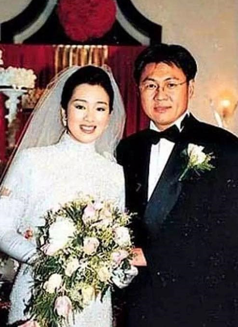 移居國外的明星後續如何？有人生活艱難，有人嫁外國人，有人回國