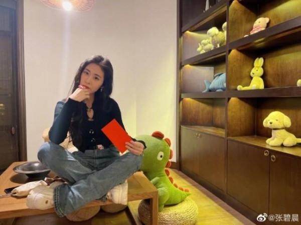 已低調複合？張碧晨與華晨宇穿同款情侶鞋撒狗糧，網友表示磕到了