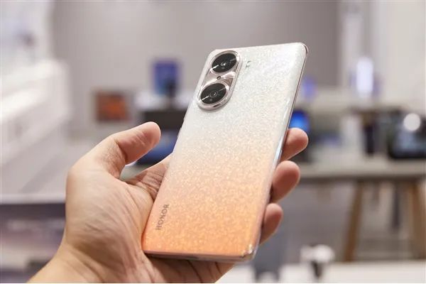 榮耀 60 系列線下真機曝光，主打星鑽配色