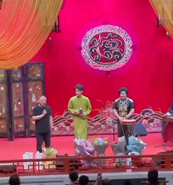 王惠時隔多年罕見登臺演出,旗袍比老公的大好多 王惠時隔多年罕見登臺演出,旗袍比老公的大好多