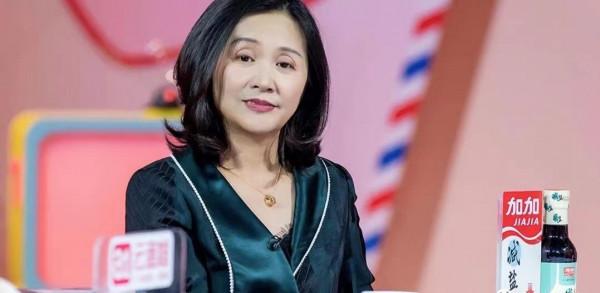 “非誠勿擾”黃菡：倒追嫁同學，恩愛30年無緋聞，女兒比她還漂亮