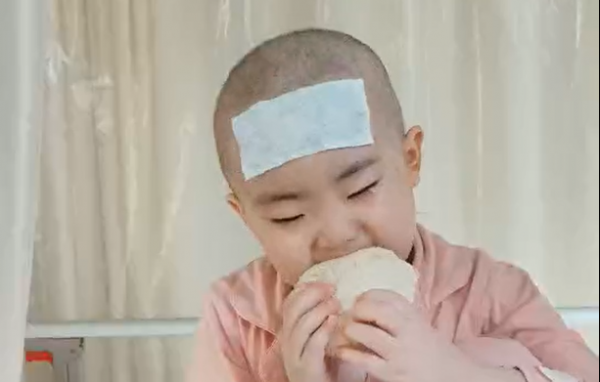 5歲女童苦苦哀求:“媽媽,不要留我一個人!” 5歲女童苦苦哀求:“媽媽,不要留我一個人!”