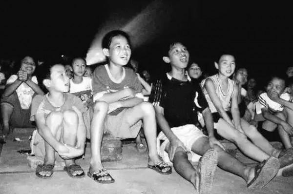 幾代人回憶:農村6種幾乎消失的電器,童年時舊家電還記得多少? 幾代人回憶:農村6種幾乎消失的電器,童年時舊家電還記得多少?