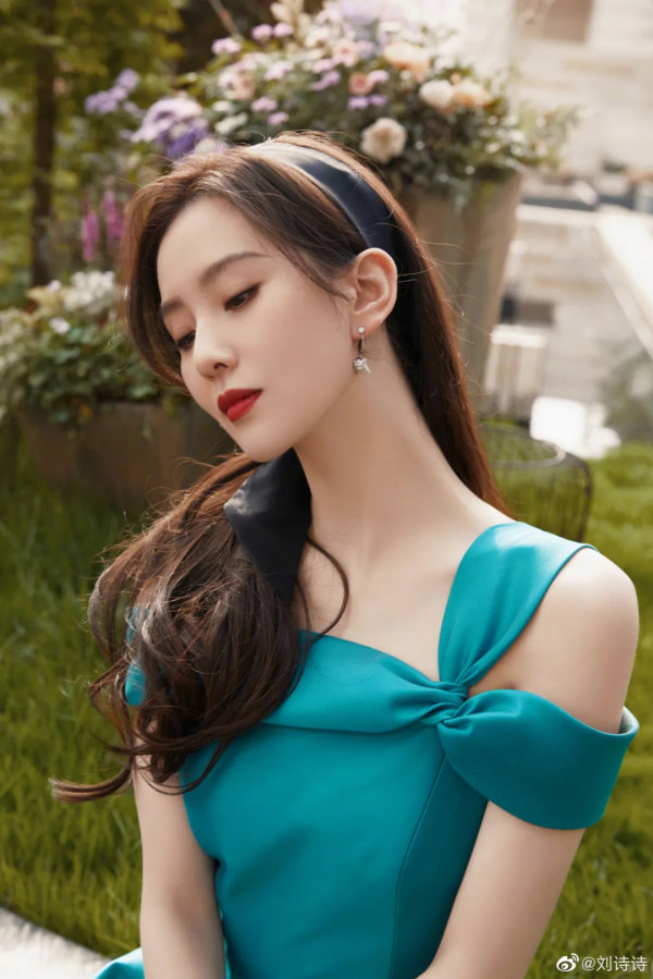 劉詩詩的煙燻妝殺瘋了?這就是人間黑天鵝吧 劉詩詩的煙燻妝殺瘋了?這就是人間黑天鵝吧