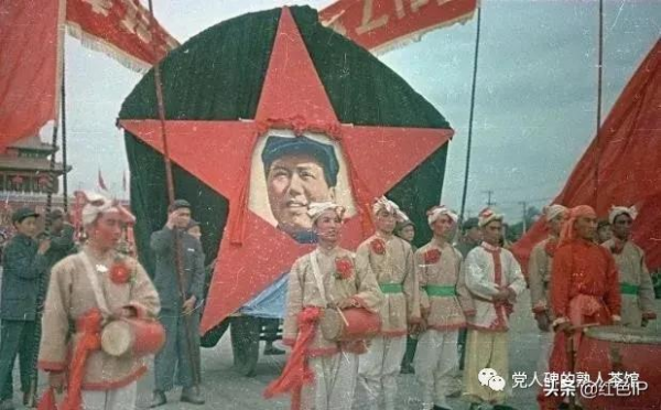 小學課本騙了你?《燈光》背後的那片無名英烈墓 小學課本騙了你?《燈光》背後的那片無名英烈墓