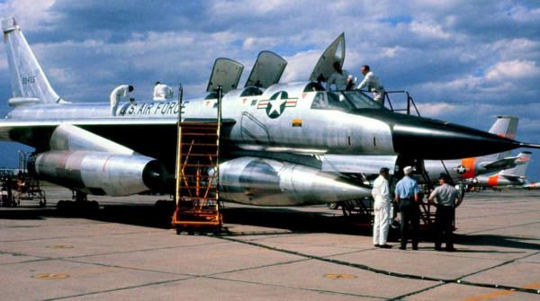 漂亮但短命的“盜賊”B-58 轟炸機丨成本幾乎等於同重的黃金 漂亮但短命的“盜賊”B-58 轟炸機丨成本幾乎等於同重的黃金