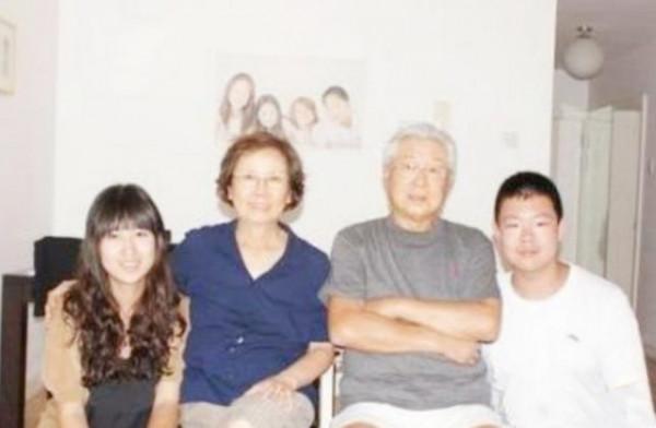 89歲王心剛，與患病妻子恩愛60年不離不棄，兒女已是億萬富翁