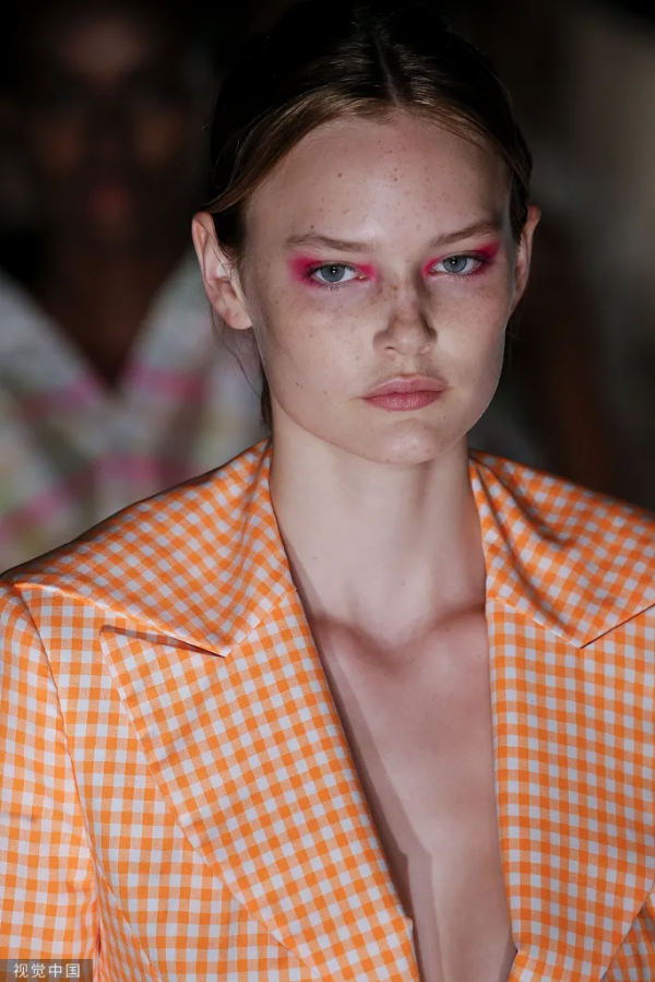 除了浮誇彩繪 還能跟時裝週的妝發學點啥