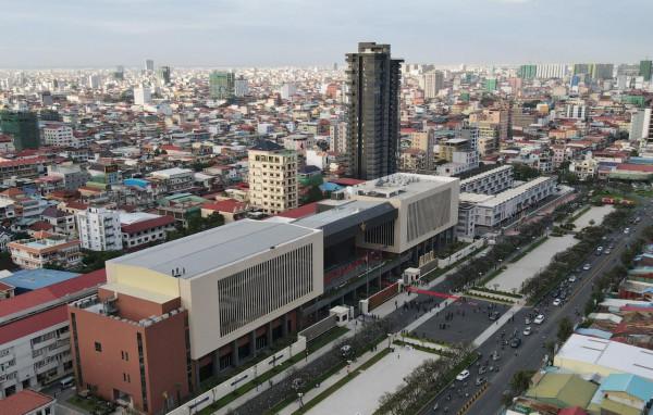 中企承建的柬埔寨國防部辦公樓正式投入使用