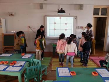 遊戲環境的創設要體現層次性，使每個幼兒都能在適宜的環境中成長