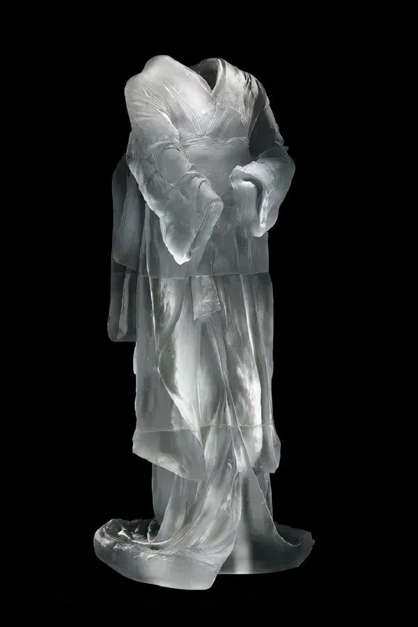 浪漫典雅的異想讓人為之心動，玻璃婚紗你有見過嗎？