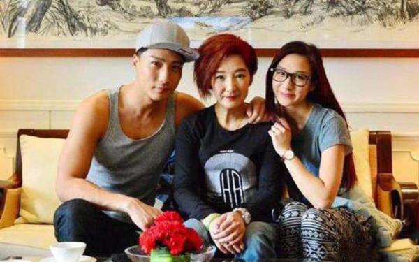 明明是親兄弟姐妹，卻一個爆紅一個落魄，都怪顏值、性格差距大？