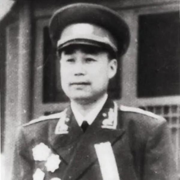 王近山職務越來越低,葬禮規格難倒眾人,鄧小平:按大軍區辦理 王近山職務越來越低,葬禮規格難倒眾人,鄧小平:按大軍區辦理