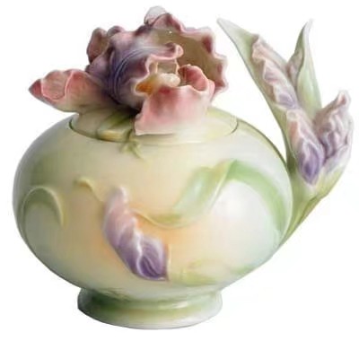 瓷器花樣新玩法,美得讓人目不轉睛。(法藍瓷) 瓷器花樣新玩法,美得讓人目不轉睛。(法藍瓷)