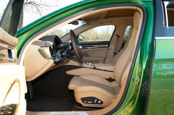 Panamera E-Hybrid，大型車，配雙渦輪增壓發動機，動力澎湃