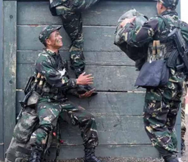 09年國際特種兵競賽,河南小夥率隊破紀錄,打敗歐美13支特種部隊 09年國際特種兵競賽,河南小夥率隊破紀錄,打敗歐美13支特種部隊