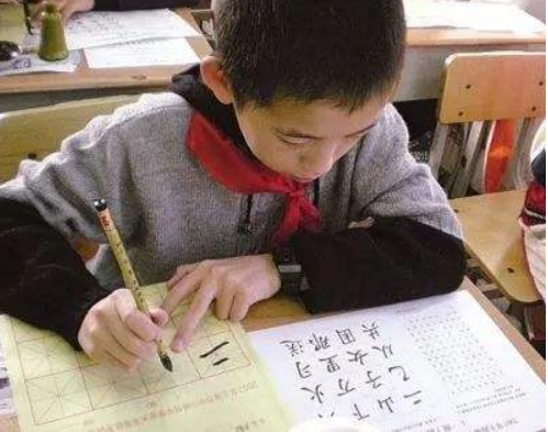 明星字跡排行，有的人字跡像小學生，有的人字跡被300萬收入字型檔