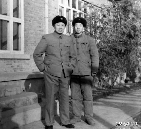 他是襄樊戰役總指揮，雖是上將，名氣卻比老部下王近山小很多