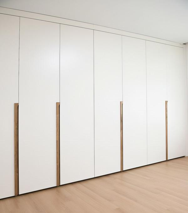 裝修選了定製櫃，本身並沒有錯，但頂部封板沒做好，那問題就大了