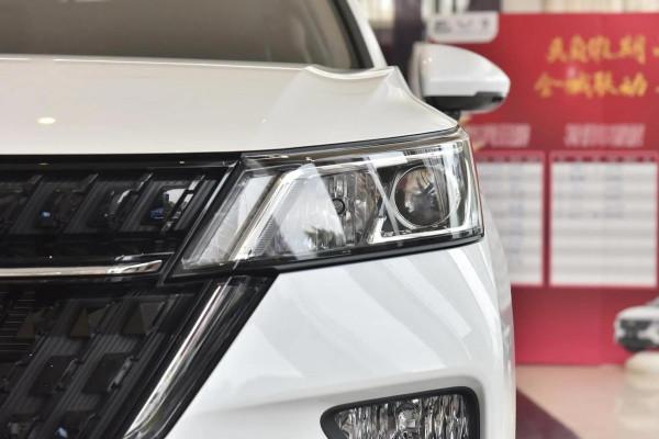 五菱星辰火了，6&period;98萬起配1&period;5T動力，軸距2750mm，專為工薪族打造