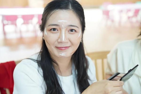 我為群眾辦實事丨“美麗改造”美妝實踐課，讓我們一起看看媽媽們的美麗大變身~