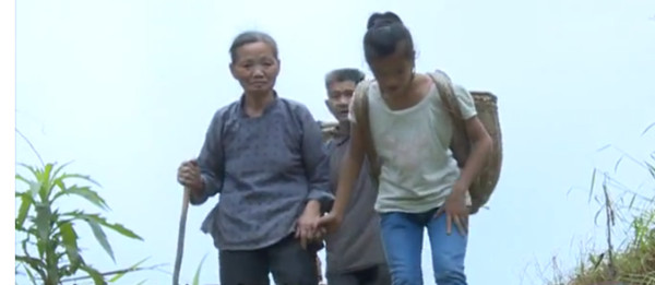 陳小合：出生就被拋棄，與年邁的養父母相依為命，為掙學費撿瓶子