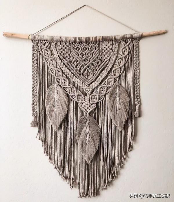 用剩餘的棉繩編了幾片葉子，組合起來簡直美翻了，鄰居都要學起來