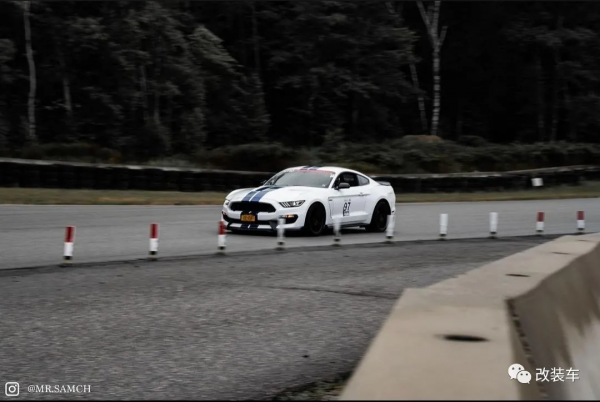 真V8後驅手動擋Shelby GT350,526馬力車主還覺得不大? 真V8後驅手動擋Shelby GT350,526馬力車主還覺得不大?