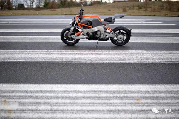 定製 | 靈感來源於隱形戰機 雅馬哈GTS1000改裝