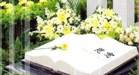 叔父的葬禮，讓我見識了形形色色的人，感受了人情冷暖、世態炎涼