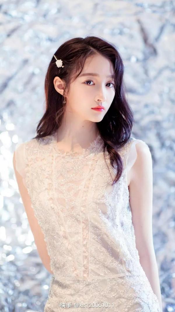 演員關曉彤美照