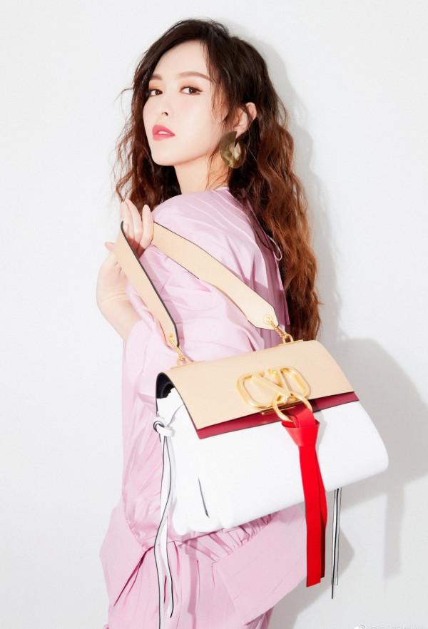 唐嫣終於換新發型，泡麵頭也美得不像話，大概這就是仙女吧