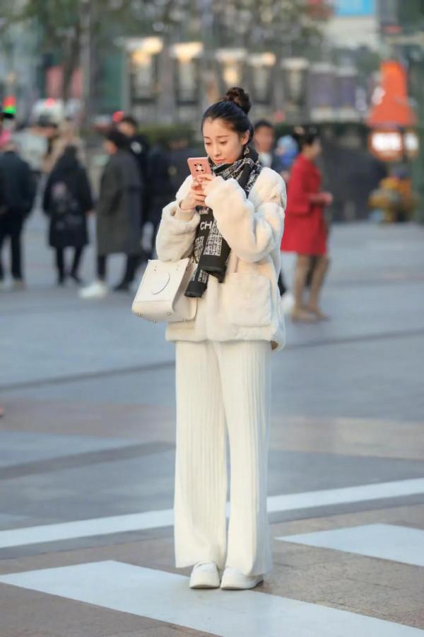 看街拍 學穿搭：Fendi、LV、Gucci、Chanel等大牌圍巾穿搭示範