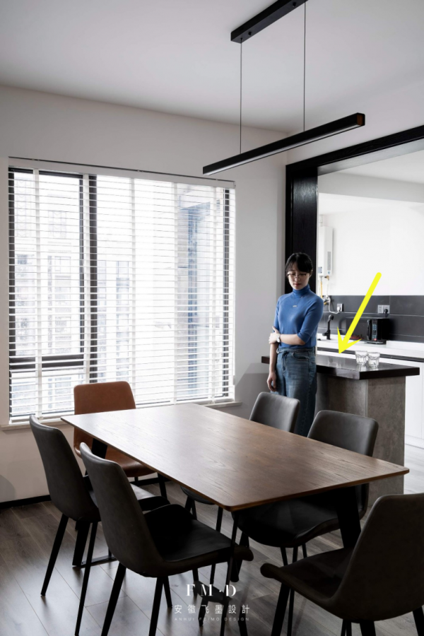 跟光禿禿的門洞相比,打一圈櫃子僅用1㎡多個儲物間,更受青睞 跟光禿禿的門洞相比,打一圈櫃子僅用1㎡多個儲物間,更受青睞