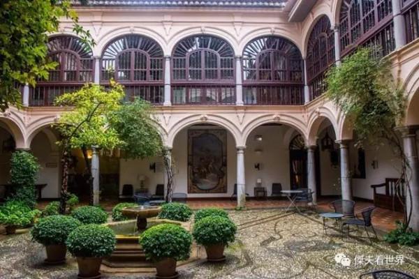 它是伊斯蘭建築的巔峰之作 - 阿爾罕布拉宮