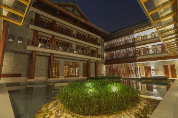 廣東旅行,發現一座“禪修酒店”,造型像古代宮殿,建築大有來頭 廣東旅行,發現一座“禪修酒店”,造型像古代宮殿,建築大有來頭