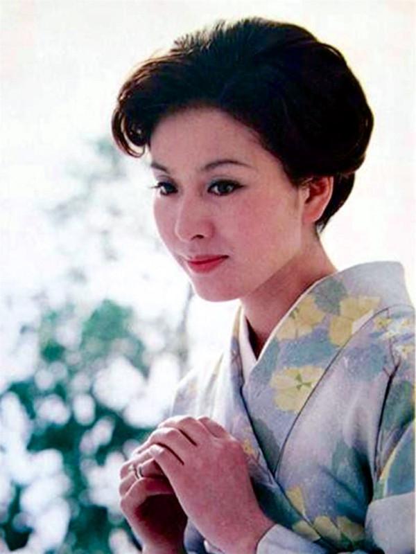 慄原小卷：80年代家喻戶曉的銀幕女神，36次到訪中國，終身未嫁人
