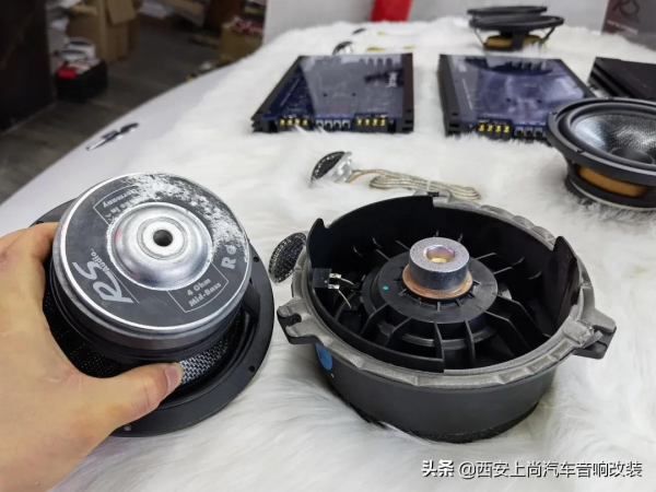 貴族之音讓純電動車王者歸來，蔚來ES8無損升級德國RS貴族音響