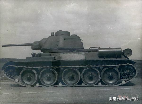 車尾巴上的大箱子是幹什麼用的?閒扯T-34的附加油箱及類似附件 車尾巴上的大箱子是幹什麼用的?閒扯T-34的附加油箱及類似附件