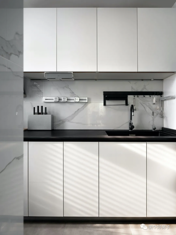 北京夫妻花70W打造130㎡極簡家：憑空造衣帽間+主衛+獨立書房，牛