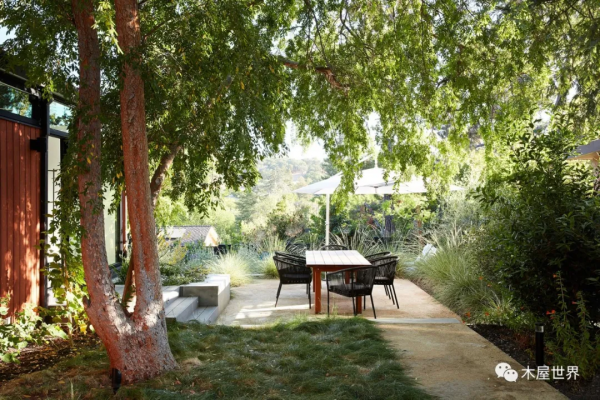 用當年的流行風格改建60年前的木屋,享受現代溫馨的生活 用當年的流行風格改建60年前的木屋,享受現代溫馨的生活