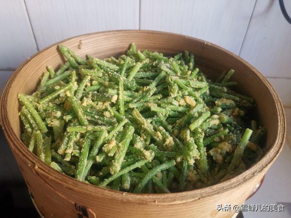 胡蘿蔔葉很多人扔掉了！這樣蒸一蒸就上桌，蘸料吃真香，別不懂