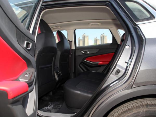 內飾虛擬未來座艙 長安CS55PLUS哪款更值得選？