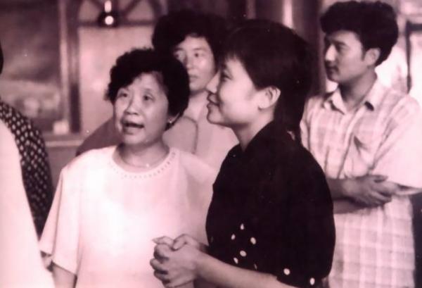 “一代歌后”李娜的出家之路:31歲爆紅,卻在34歲皈依佛門 “一代歌后”李娜的出家之路:31歲爆紅,卻在34歲皈依佛門