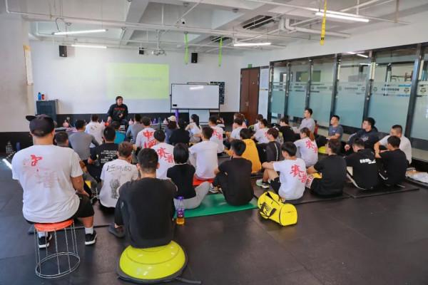 「大咖面對面」中國健美協會副主席、舉重冠軍蒞臨賽普授課